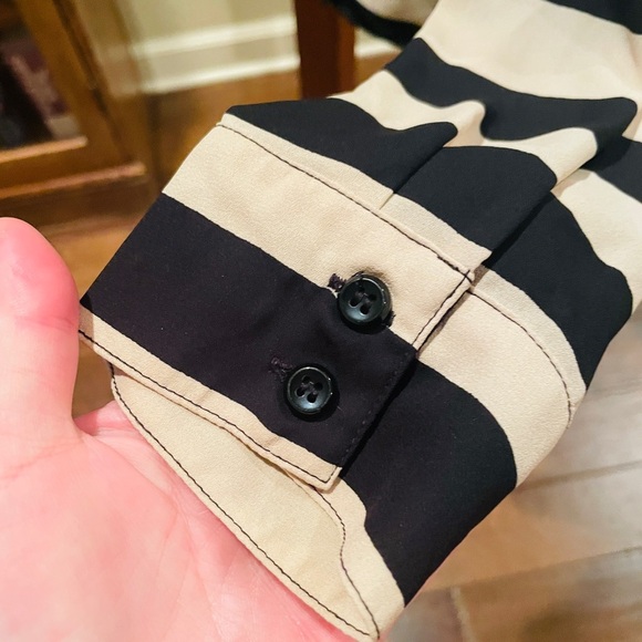 Kasper Separates roll tab sleeve button down blouse M tan black stripe flowy - Picture 5 of 10